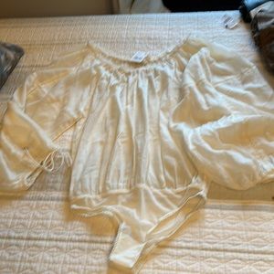 Bodysuit with balloon sleeves